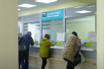Українці у банку. Фото: скрін youtube