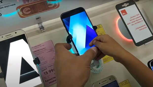 мобильные телефоны, скриншот из видео