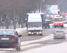 Автомобильная дорога зимой, кадр из видео