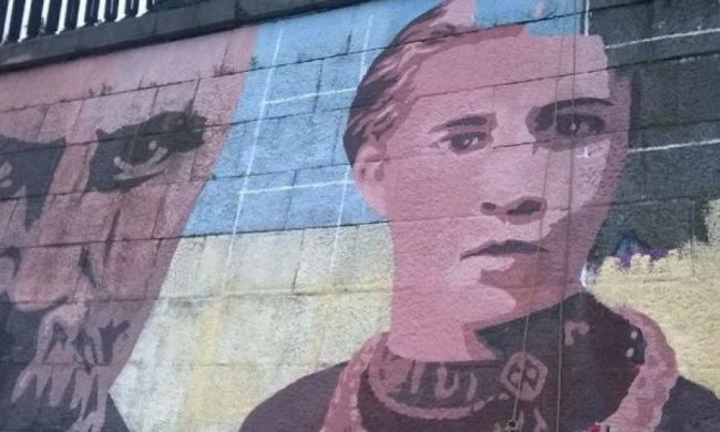 Патріотичне графіті Лесі Українки прикрасило набережну Києва