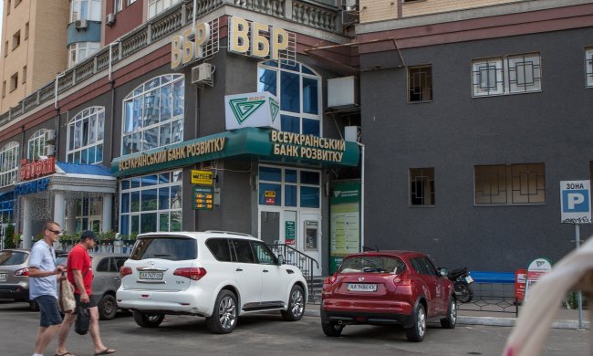 Українцям показали, як Янукович вивів мільярди за нинішньої влади