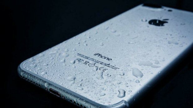iPhone выключается на морозе: как легко оживить смартфон