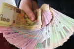 Гроші в руках пенсіонера — нові виплати до 5300 гривень