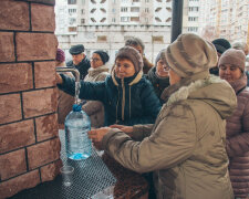 В Киеве резко отключили воду: в чем причина и сколько придется страдать