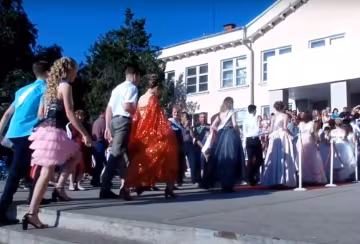 выпускной, скриншот из видео