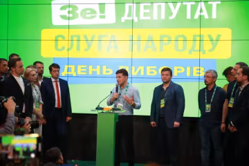 Зеленский решил научить "слуг народа" руководить страной: интенсив от лучших "тренеров"
