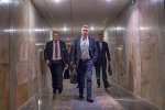 Нардепів без метушні евакуювали з Ради під час сутичок (фото)
