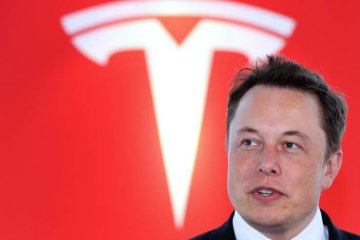 Маск потерял миллиарды за две минуты: акции Tesla пробили дно