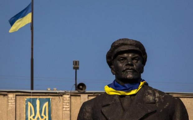 Очищение от "советчины": как украинцы относятся к декоммуницазии