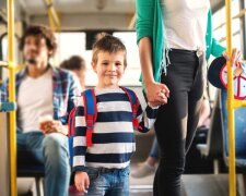 Діти у громадському транспорті