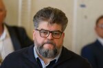 Спійманого на секс-скандалі Яременка зустріли свистом і криками в Раді: "Ганьба"