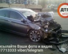 Гонки зі стріляниною в Києві: винуватець самознищився об маршрутку
