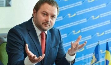Скандального держслужбовця-хабарника поновили на посаді