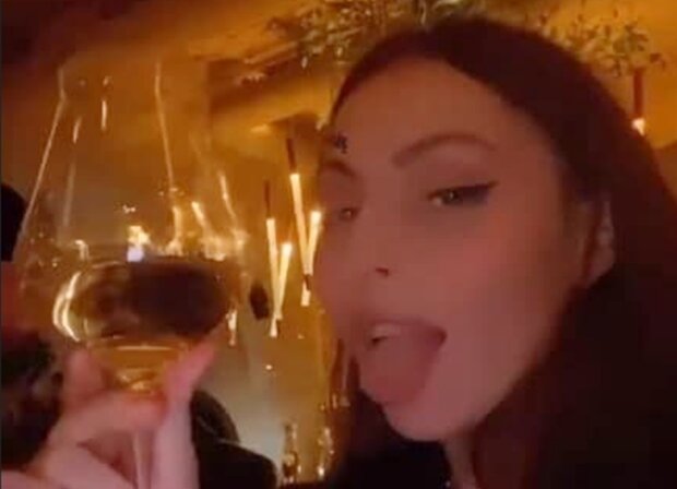 Маша Полякова, скріншот з відео