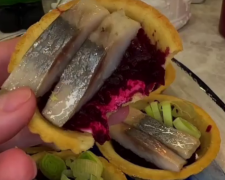 Тарталетки з оселедцем та буряком, кадр з відео