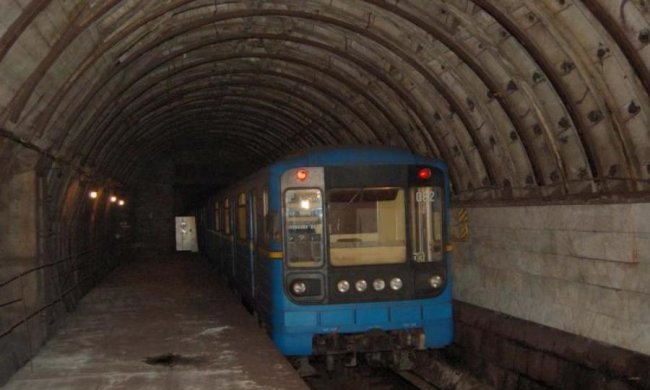 Підземні "примари": фотограф показав станції метро, яких немає на картах