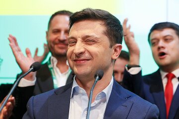 Обнаженный Зеленский засветил свое главное достоинство на обложке журнала: "А король-то голый"