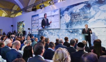 Трохи оптимізму: Порошенко анонсував звільнення полоненого