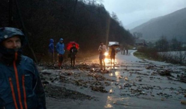 На Закарпатье борются с наводнением 