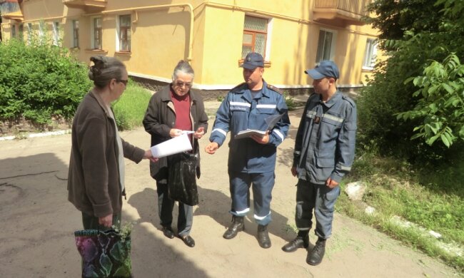 Нагріли пенсіонерів на тисячі: у Вінниці засікли "газових" аферисток