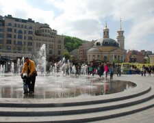 Вандали понівечили серце Києва: у що перетворилася Поштова площа, - фото не для слабкодухих