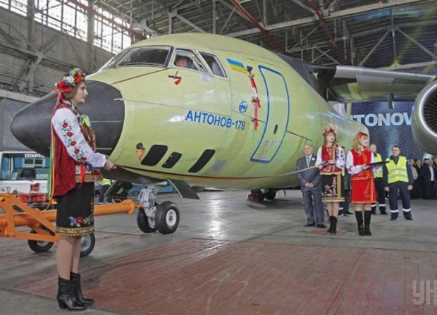 "Антонов" представив новий транспортний літак
