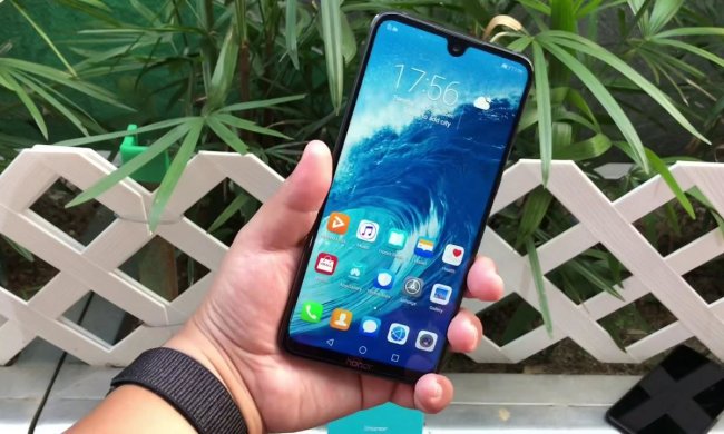 Honor 8X Max: в мережі назвали ціну найбільшого смартфона