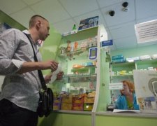 Головне за ніч: карантин в українських аптеках та пенсійний сюрприз