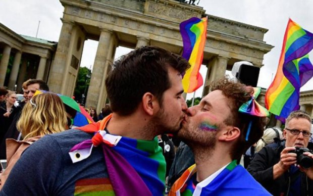 Німецькі політики збунтувалися через геїв