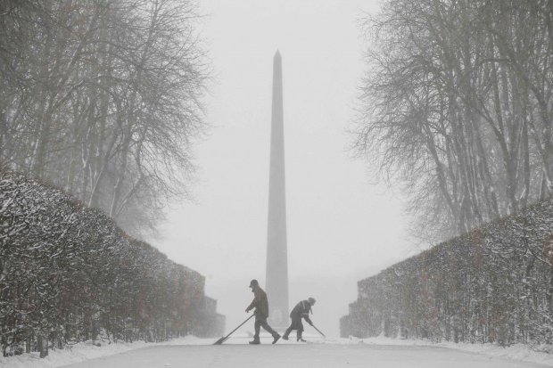 Україну накрила зима, міста замітає снігом, українці розділилися: одні радіють, інші ридають