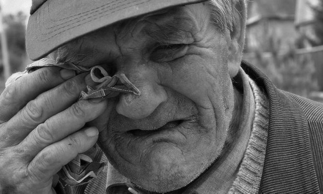 Крадій довів дідуся до смерті 