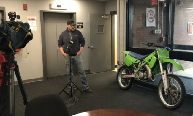 Чоловік з мотоциклом, фото: Hartford Police