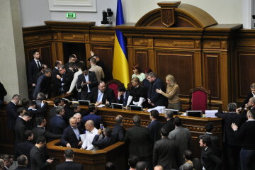 Верховна Рада, нардепи заблокували трибуну та крісло спікера - Знай.ua