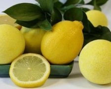 Чим цитрусові шкодять жінкам