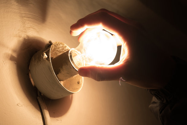Как сэкономить свет в Днепре: простые хитрости, которые помогут сберечь гривны и киловатты