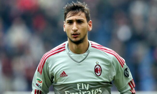 Воротар, якого закидали доларами, може залишитись у Мілані