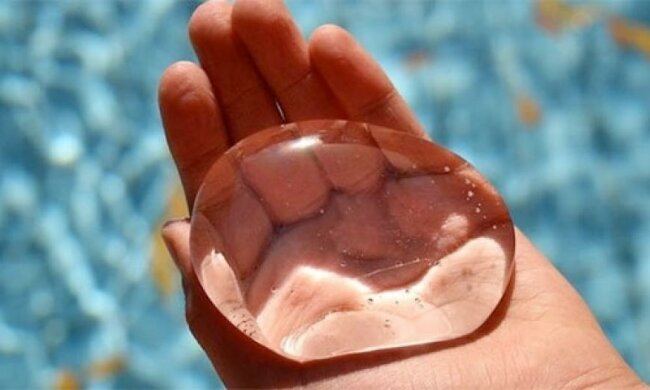 Школа такому не вчить: 8 неймовірних трюків з водою (ВІДЕО)