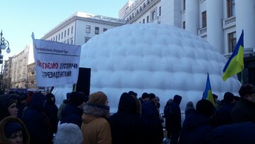 Акция аграриев возле Офиса президента, фото: znaj.ua