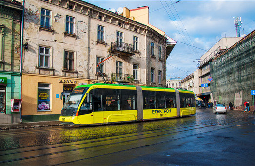 У Львові омивають дороги