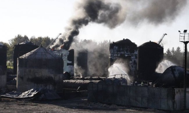 Сьому добу триває пожежа на нафтобазі під Києвом