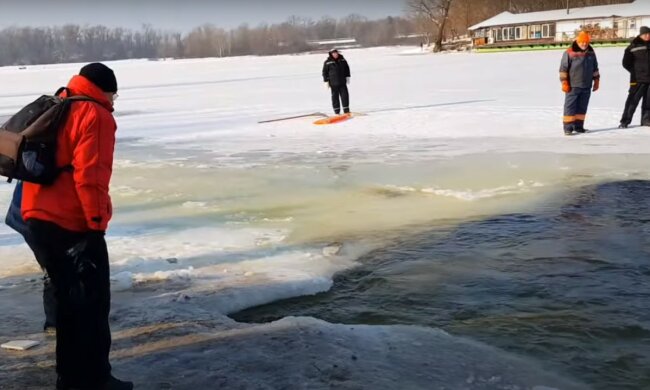 На льоду, скріншот з відео