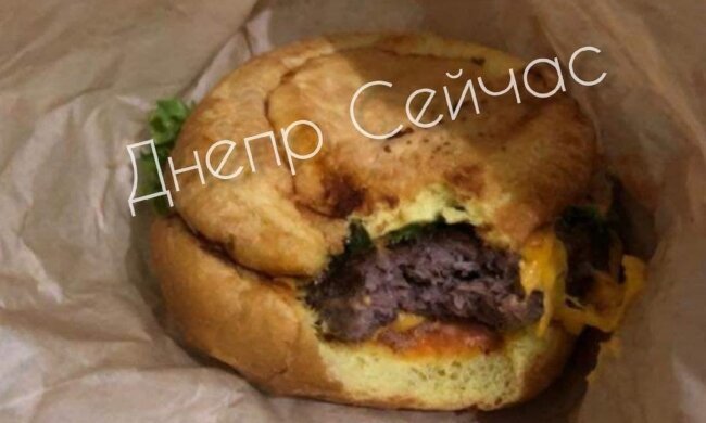 Кур'єр Glovo привіз українцю надкушений бургер: перевіряв на свіжість