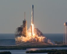 SpaceX успішно запустила Falcon із "надрозумом" на борту