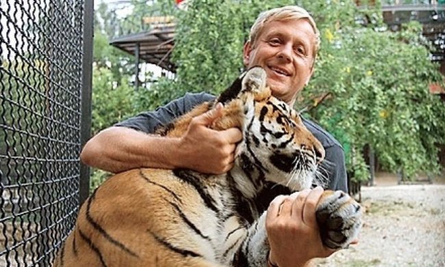  Власник кримських зоопарків подає до суду на Поклонську