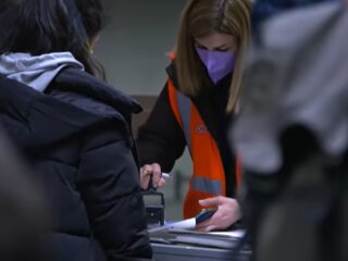 Українські біженці, кадр з відео