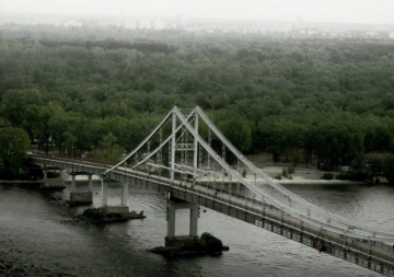 Киев, пешеходный мост, фото из соцсетей