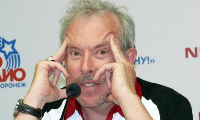 Відомий співак вказав на подвійну дурість української влади