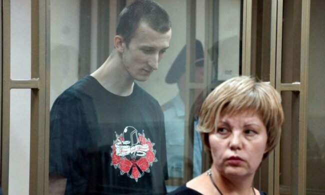 До Кольченка пустили матір та обід