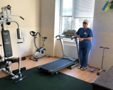 Когда властям безразлично: украинский герой за свои деньги лечит раненых бойцов