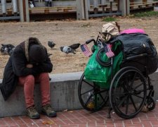 Добра всім. Бездомний отримав купу грошей за хороші справи